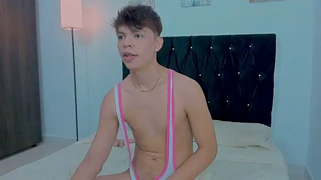 Snapshot of Zacktorres_ chatting on November 12, 9:29 pm Zacktorres online show from November 12, 9:29 pm