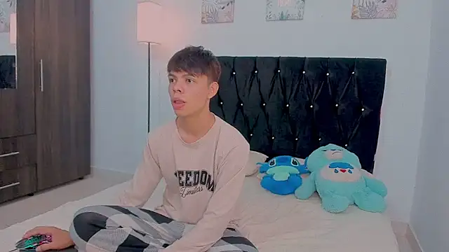 Snapshot of Zacktorres_ chatting on October 30, 7:44 pm Zacktorres online show from October 30, 7:44 pm