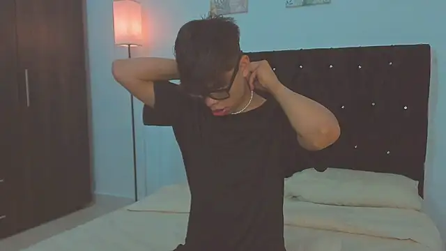 Snapshot of Zacktorres_ chatting on November 11, 10:47 pm Zacktorres online show from November 11, 10:47 pm