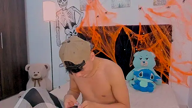 Snapshot of Zacktorres_ chatting on October 22, 9:35 pm Zacktorres online show from October 22, 9:35 pm