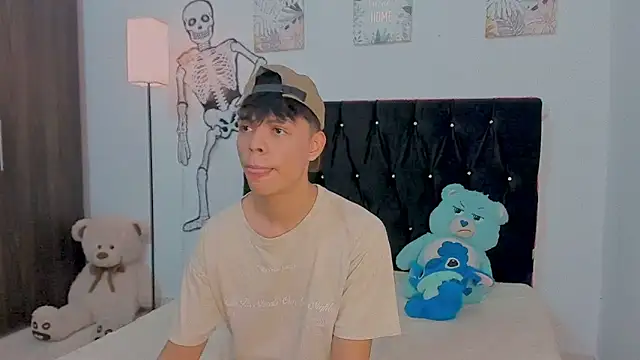 Snapshot of Zacktorres_ chatting on October 25, 10:10 pm Zacktorres online show from October 25, 10:10 pm