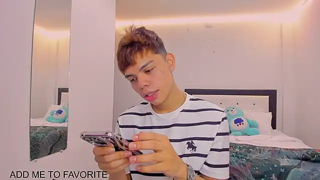 Snapshot of Zacktorres_ chatting on February 13, 10:54 pm Zacktorres online show from February 13, 10:54 pm