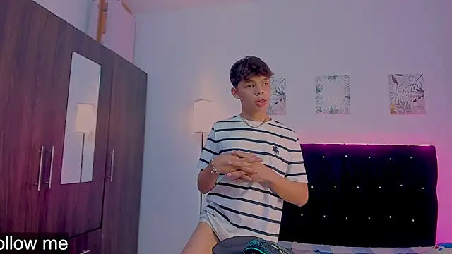 Snapshot of Zacktorres_ chatting on November 16, 10:46 pm Zacktorres online show from November 16, 10:46 pm