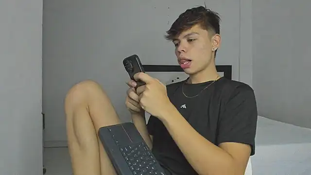 Snapshot of Zacktorres_ chatting on January 16, 1:09 am Zacktorres online show from January 16, 1:09 am