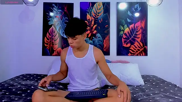 Snapshot of Zacktorres_ chatting on May 27, 9:22 pm Zacktorres online show from May 27, 9:22 pm