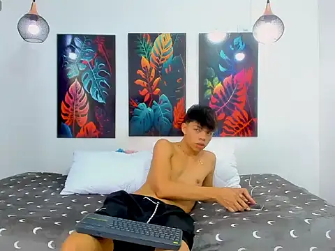 Snapshot of Zacktorres_ chatting on May 26, 8:18 pm Zacktorres online show from May 26, 8:18 pm