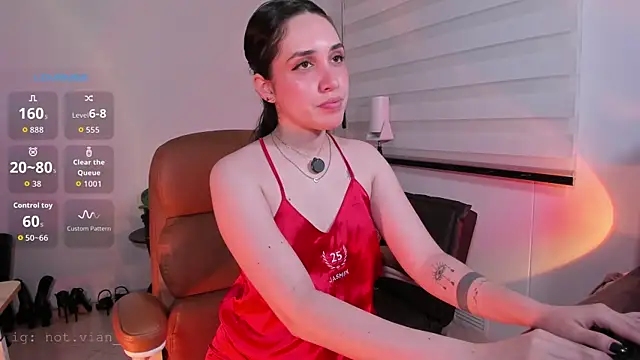 SarahCastillo  online show from April 14, 5:34 am