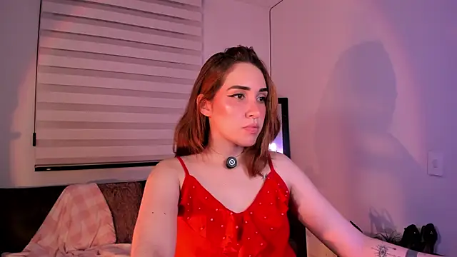 Snapshot of SarahCastillo_ chatting on October 13, 5:31 am SarahCastillo online show from October 13, 5:31 am