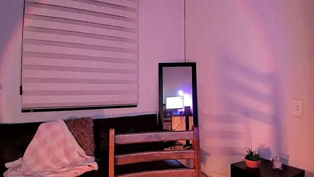 SarahCastillo  online show from October 27, 8:15 am