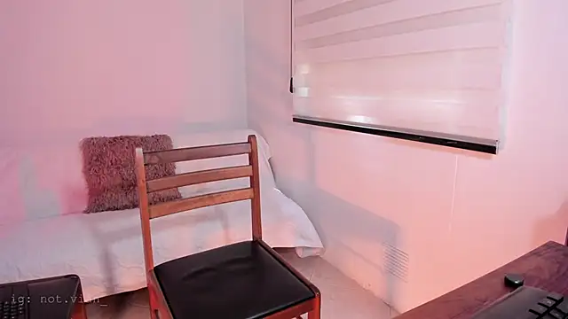 SarahCastillo  online show from March 4, 3:53 pm