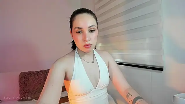 SarahCastillo  online show from March 6, 3:18 pm