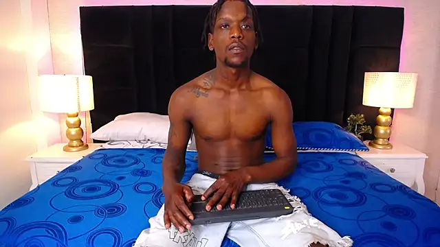 SkylerBigxxx online show from May 9, 4:27 am
