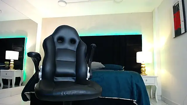 Snapshot of SkylerBigxxx chatting on July 22, 4:58 am SkylerBigxxx online show from July 22, 4:58 am