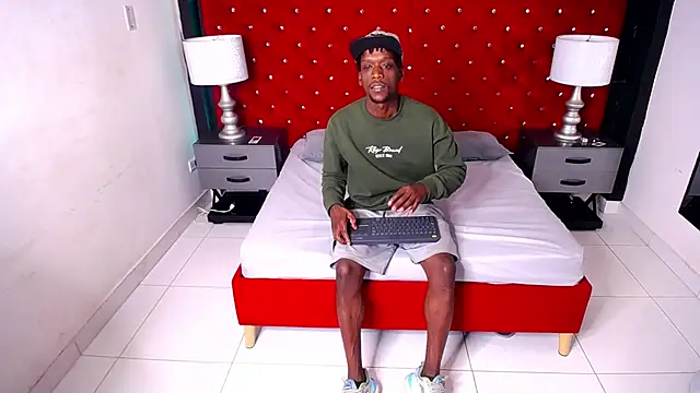 Snapshot of SkylerBigxxx chatting on October 18, 3:52 am SkylerBigxxx online show from October 18, 3:52 am