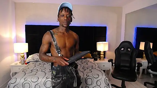 SkylerBigxxx online show from April 15, 3:56 am