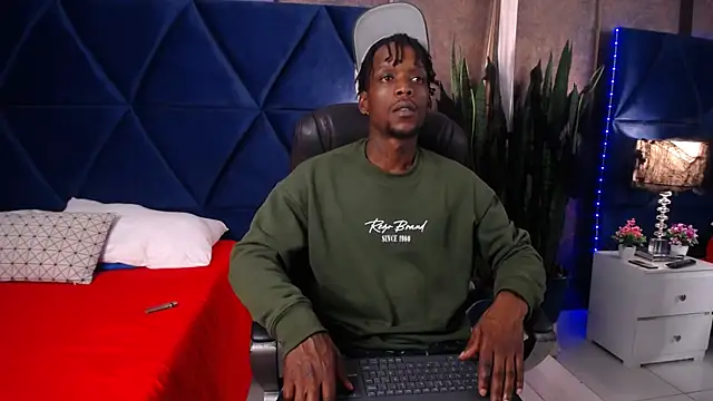 SkylerBigxxx online show from October 22, 4:34 am