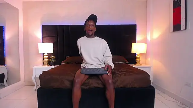 Snapshot of SkylerBigxxx chatting on July 12, 3:51 am SkylerBigxxx online show from July 12, 3:51 am