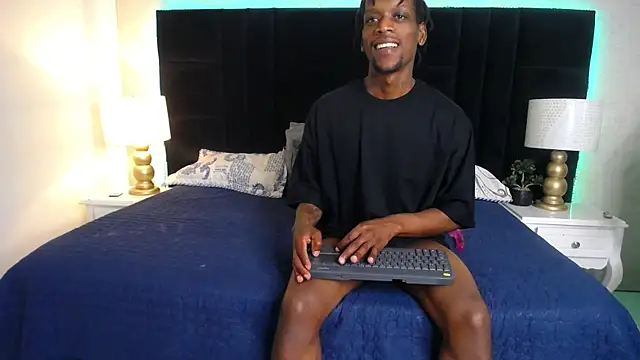 Snapshot of SkylerBigxxx chatting on June 5, 4:06 am SkylerBigxxx online show from June 5, 4:06 am