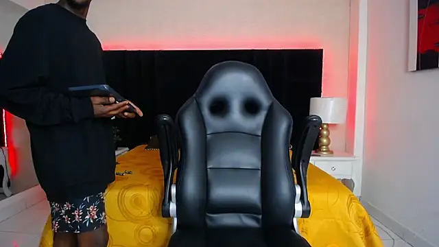 Snapshot of SkylerBigxxx chatting on July 15, 3:46 am SkylerBigxxx online show from July 15, 3:46 am