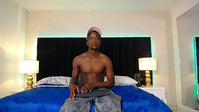 SkylerBigxxx online show from May 10, 4:27 am