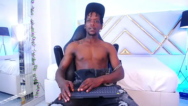 SkylerBigxxx online show from October 28, 4:46 am