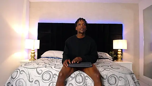 SkylerBigxxx online show from May 3, 4:39 am
