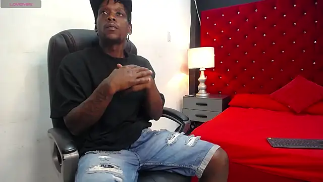 SkylerBigxxx online show from October 31, 3:47 am