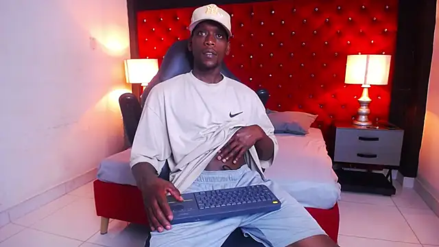 Snapshot of SkylerBigxxx chatting on October 14, 3:51 am SkylerBigxxx online show from October 14, 3:51 am