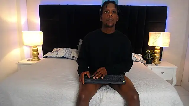 Snapshot of SkylerBigxxx chatting on June 4, 4:28 am SkylerBigxxx online show from June 4, 4:28 am