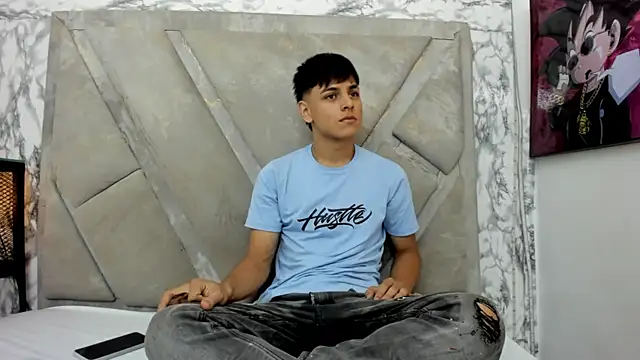 Logan Jhonson online show from November 7, 2:27 am