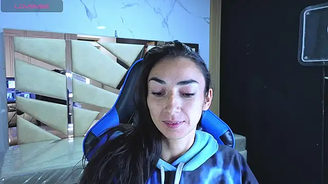 Maily a  online show from April 8, 2:35 am