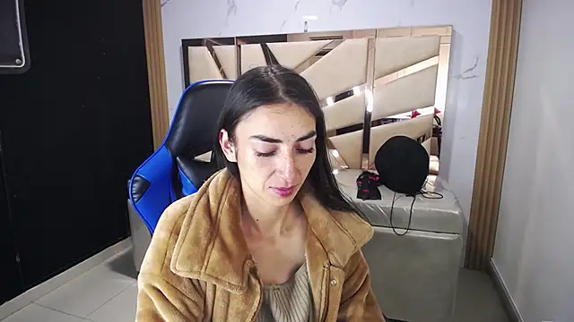 Maily a  online show from December 18, 3:00 am