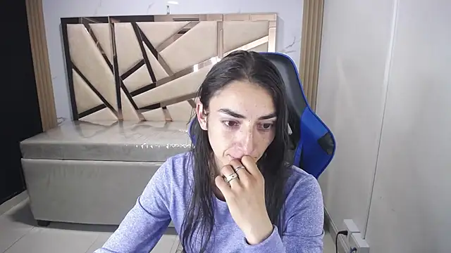 Maily a  online show from November 30, 2:45 am