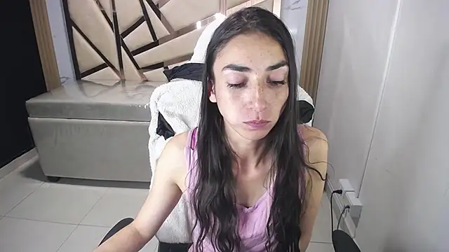 Maily a  online show from November 25, 3:07 am