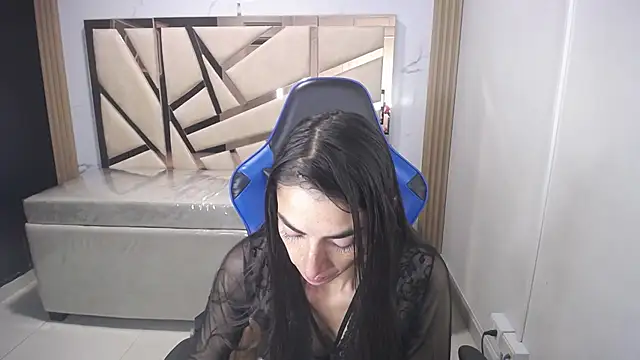 Maily a  online show from November 28, 2:45 am