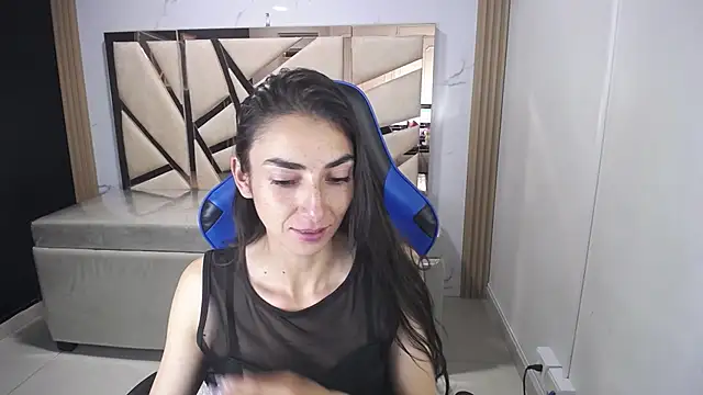 Maily a  online show from December 5, 3:16 am