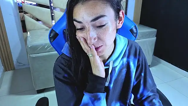 Maily a  online show from April 11, 3:14 am