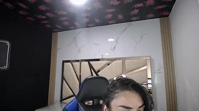 Maily a  online show from December 20, 3:09 am