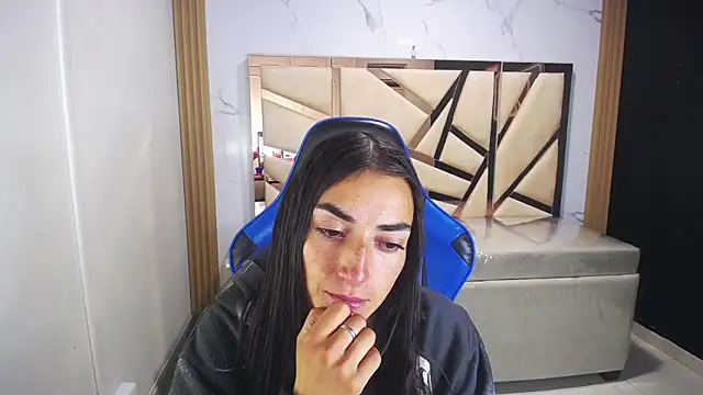 Maily a  online show from January 8, 3:01 am