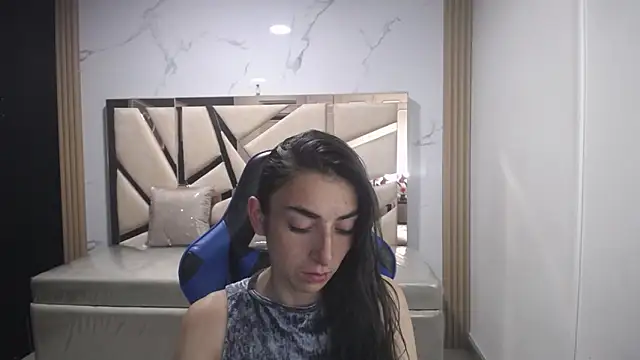 Maily a  online show from October 23, 3:05 am