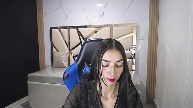 Maily a  online show from November 7, 8:24 pm