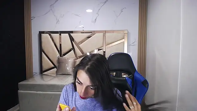 Maily a  online show from October 29, 3:05 am