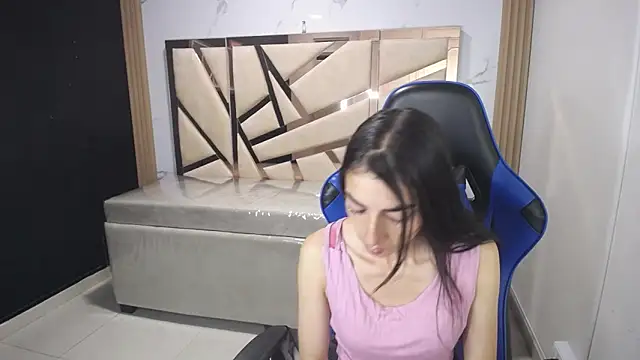 Maily a  online show from November 16, 3:00 am