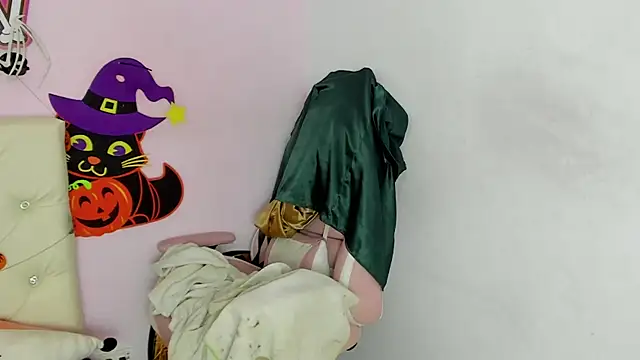 Yuni kim online show from October 31, 2:24 pm