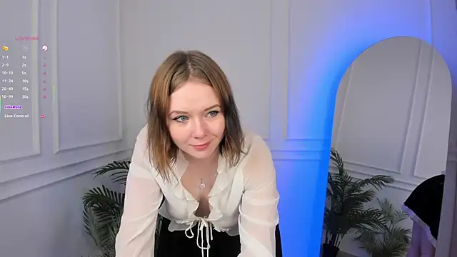 Snapshot of Sophi_X chatting on October 2, 1:58 pm Sophi X online show from October 2, 1:58 pm