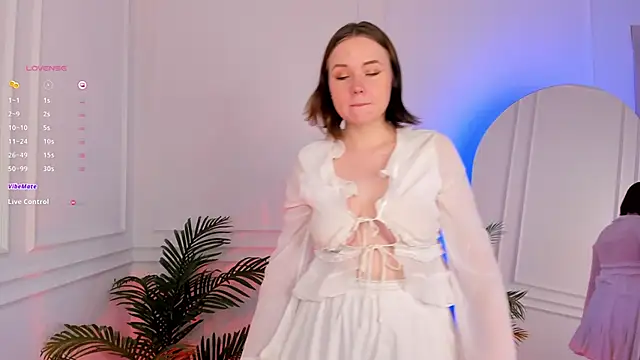 Snapshot of Sophi_X chatting on October 13, 1:45 pm Sophi X online show from October 13, 1:45 pm