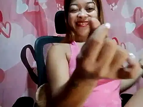 Snapshot of AsianKelly69 chatting on July 18, 12:52 am AsianKelly69 online show from July 18, 12:52 am