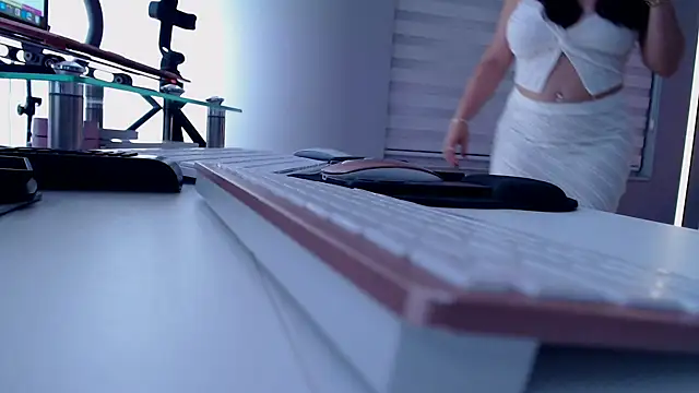 theofficialsophiasanchez online show from April 10, 1:34 am