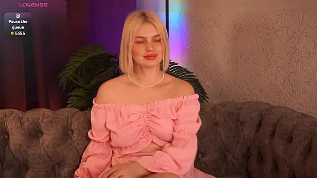 Amelia Wells online show from November 29, 4:45 am