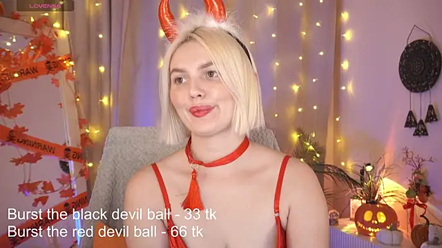 Amelia Wells online show from November 1, 8:30 am